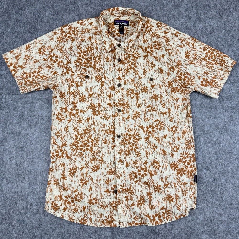 Patagonia Back Step Shirt Mens M Orange Floral AOP Button Up Short Sleeve EUC